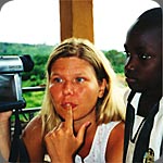 Jeg ser på videooptagelser med Los' søn, Guinea